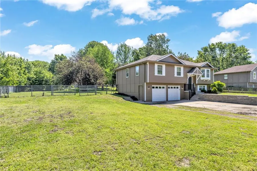 15901 Oakland Avenue, Belton, MO 64012 - #2