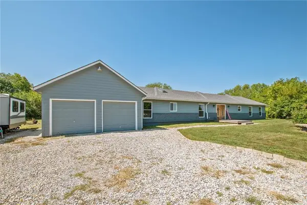 7509 E State Route Yy Road, Peculiar, MO 64078