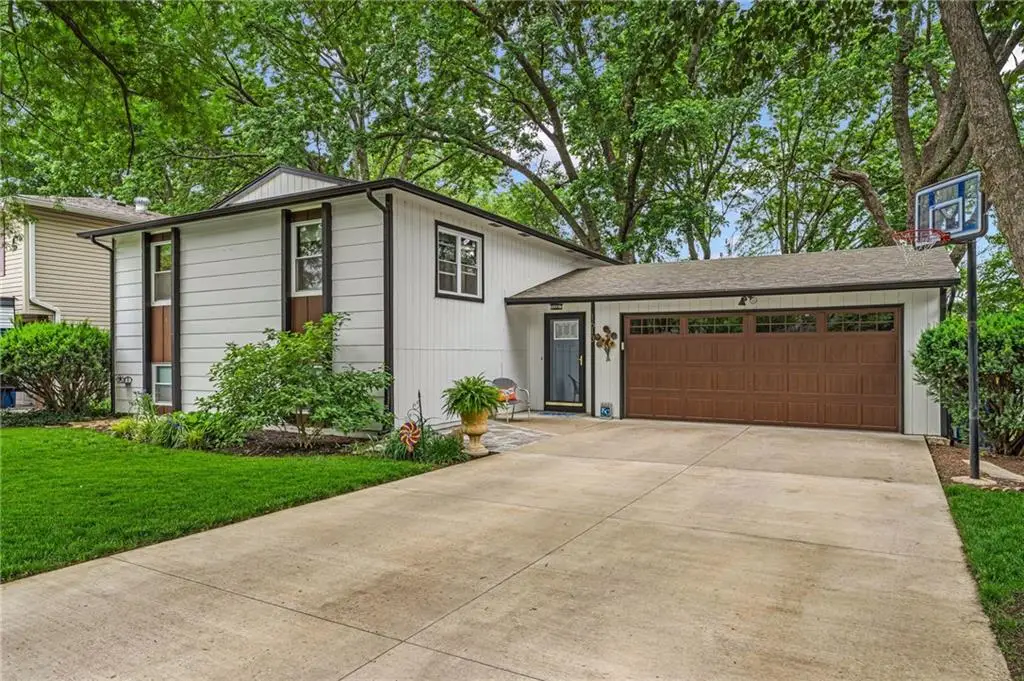 1613 W 28th Terrace, Lawrence, KS 66046 - #1