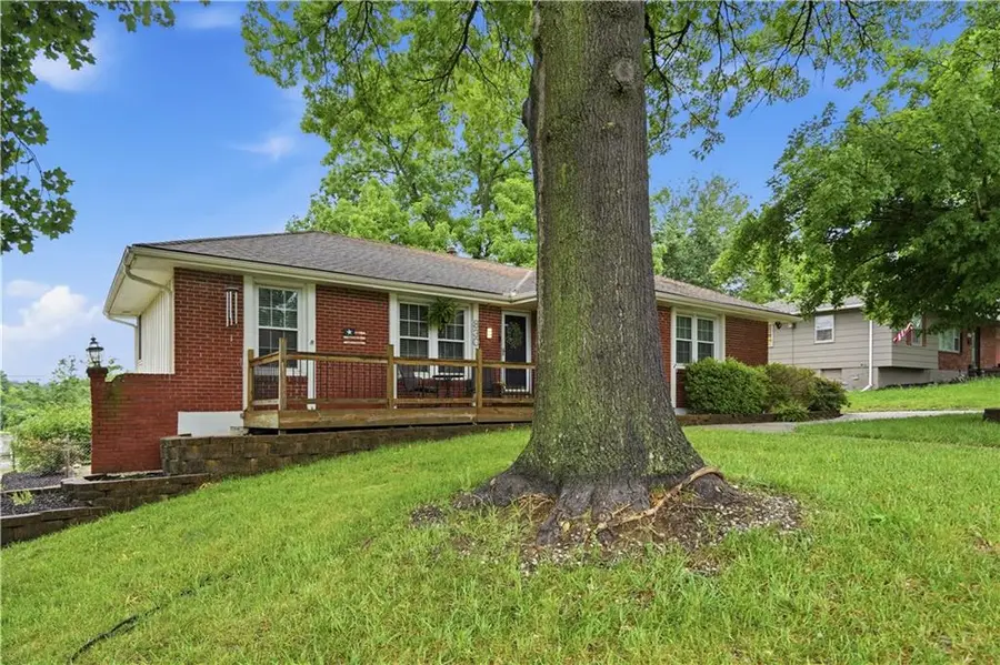 8301 Ditzler Avenue, Raytown, MO 64138 - #2
