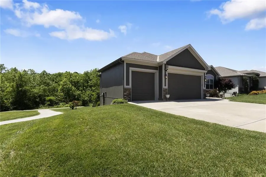 7836 N Walrond Avenue, Kansas City, MO 64119 - #2