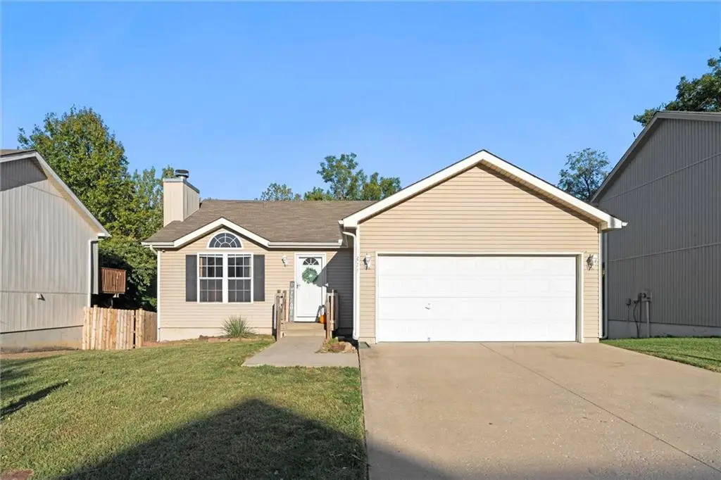 411 N Queen Ridge Avenue, Independence, MO 64056 - #1
