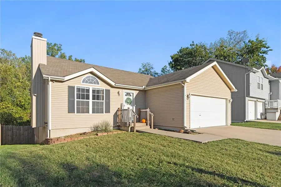 411 N Queen Ridge Avenue, Independence, MO 64056 - #3