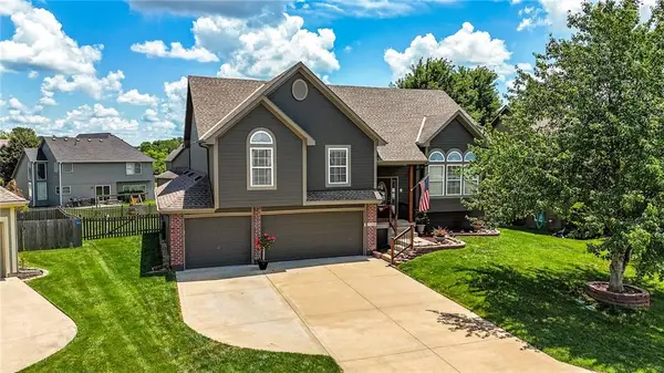 2353 SW Switchback Court, Lee's Summit, MO 64082