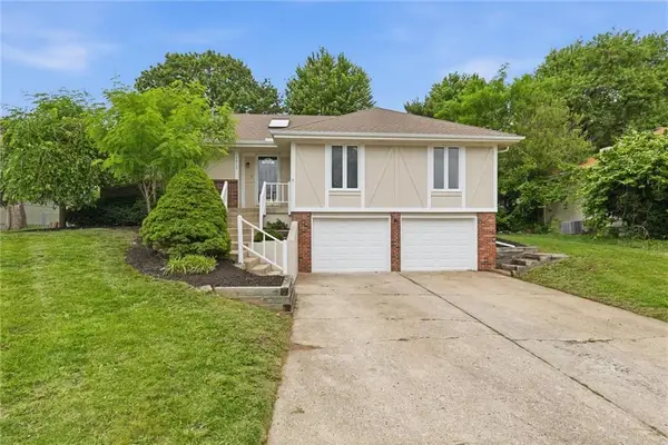 1512 NE Westwind Drive, Lee's Summit, MO 64086