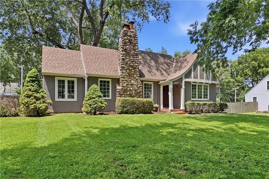 7416 Springfield Street, Prairie Village, KS 66208 - #2