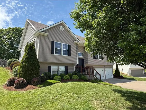 27175 Webster Court, Weston, MO 64098