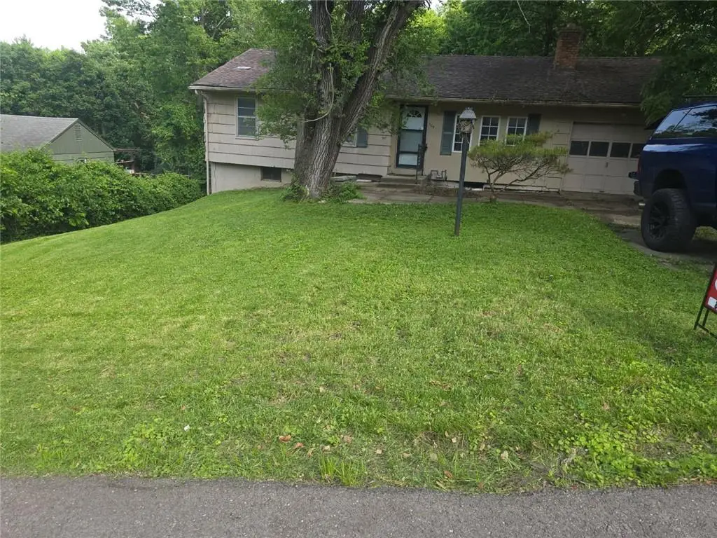 105 E 96th Street, Kansas City, MO 64114 - #1