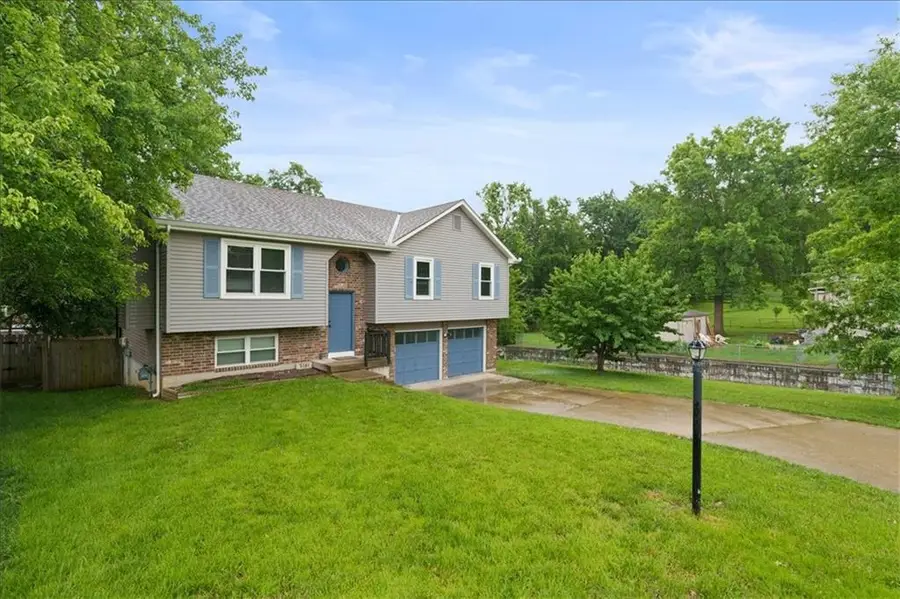 5181 Farley Lane, Merriam, KS 66203 - #3