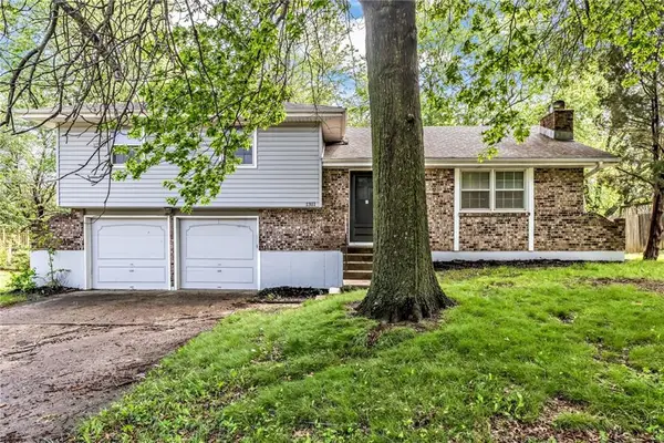 1311 Highland Drive, Lee's Summit, MO 64081