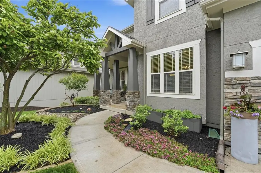 10715 S Appleridge Lane, Olathe, KS 66061 - #3