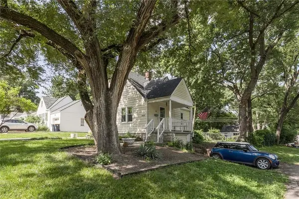 8300 Ward Parkway Plaza, Kansas City, MO 64114