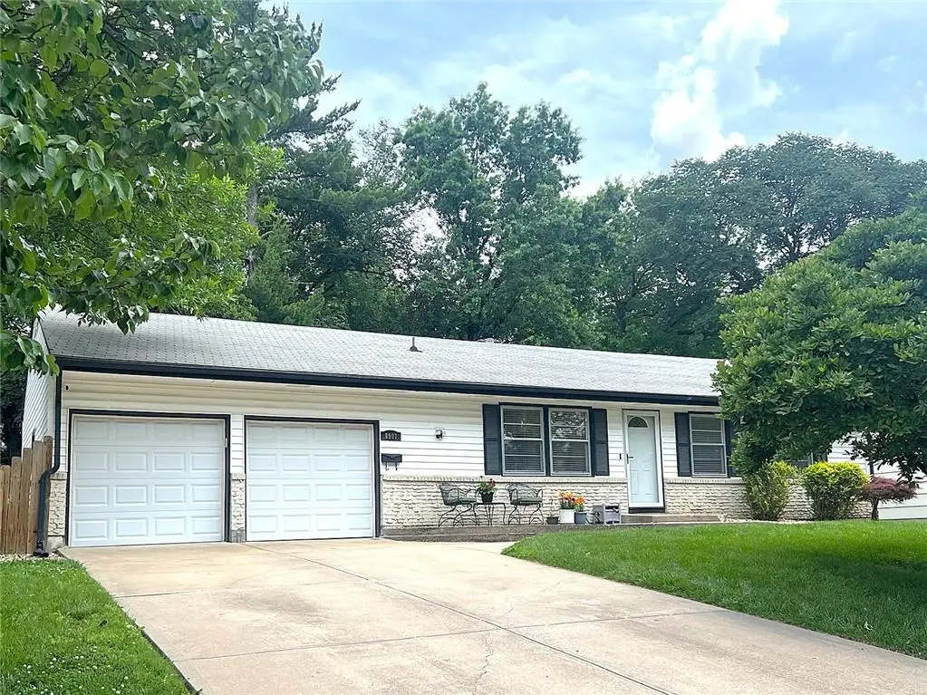 8901 Belleview Avenue, Kansas City, MO 64114 - #1