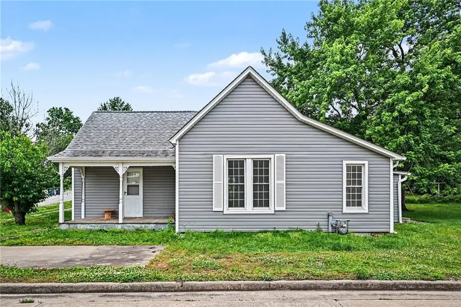 308 S Bridge Street, Smithville, MO 64089 - #2