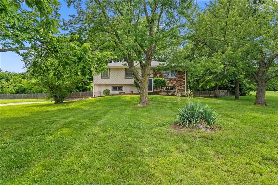 14396 Greentree Lane, Olathe, KS 66061 - #2