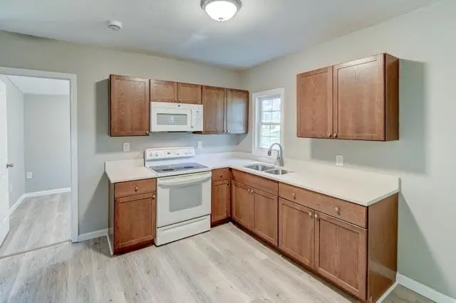 3813 NE 42nd Terrace, Kansas City, MO 64117 - #3