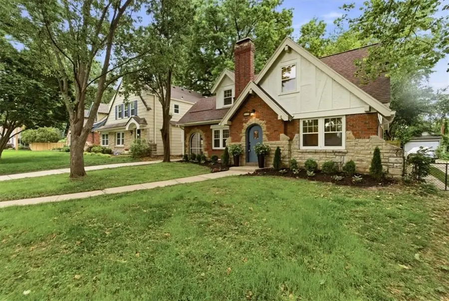 239 E 73rd Terrace, Kansas City, MO 64114 - #2