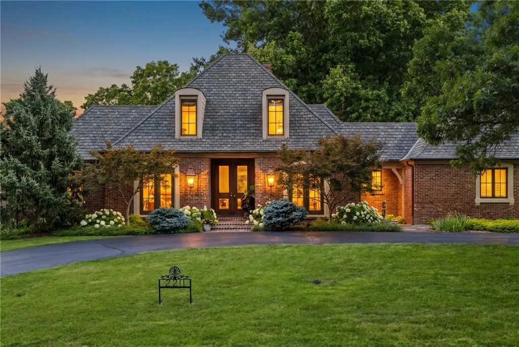 2211 W 69th Terrace, Mission Hills, KS 66208 - #1