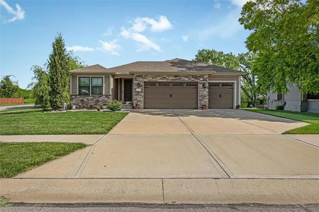 1300 N 4th St East Street, Louisburg, KS 66053 - #1