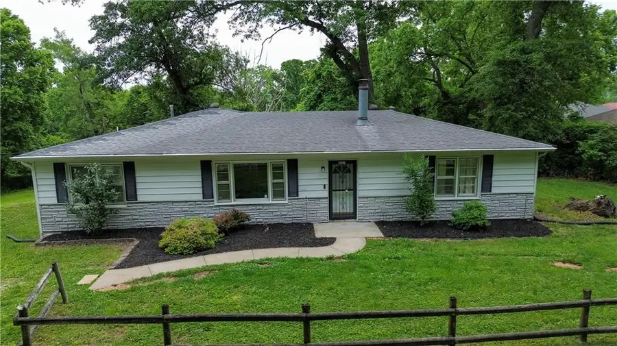 8527 Garfield Avenue, Kansas City, MO 64132 - #2