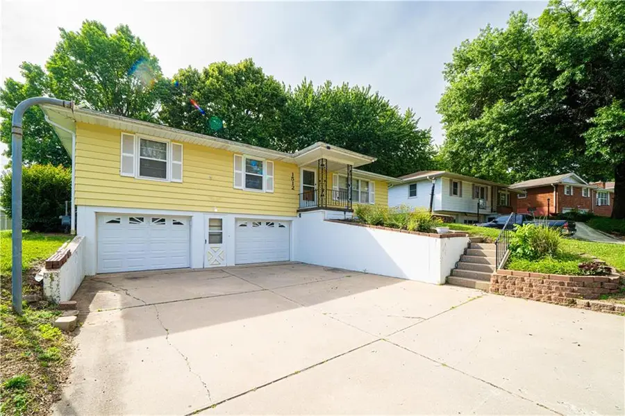 1512 Safari Drive, Saint Joseph, MO 64506 - #2