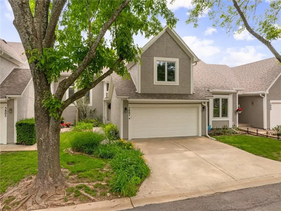 5807 Park Circle, Shawnee, KS 66216 - #2