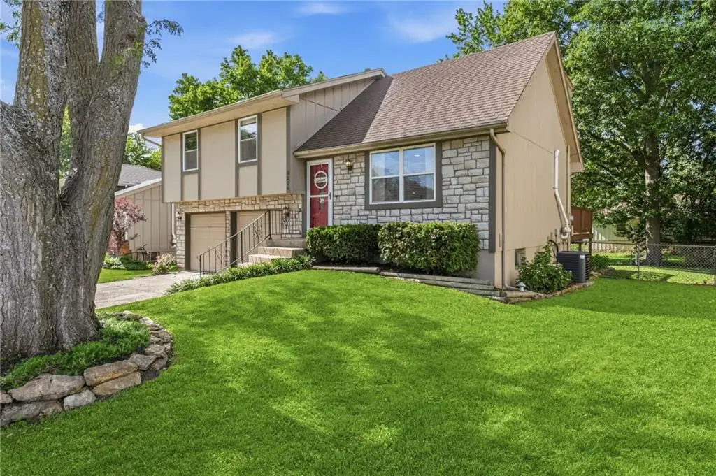 2006 E Mohawk Court, Olathe, KS 66062 - #1