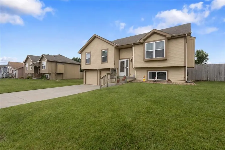 305 193rd Street, Smithville, MO 64089 - #3
