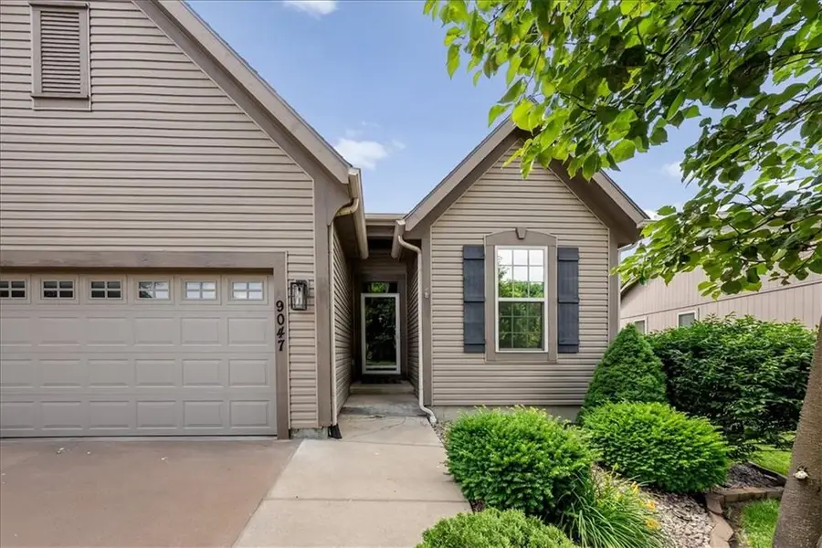 9047 Meadow View Drive, Lenexa, KS 66227 - #3