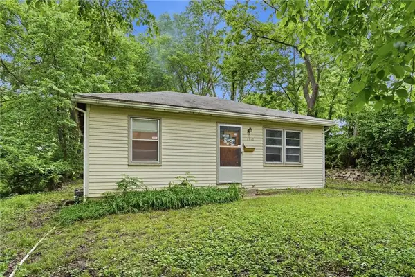 8012 S Benton Avenue, Kansas City, MO 64132