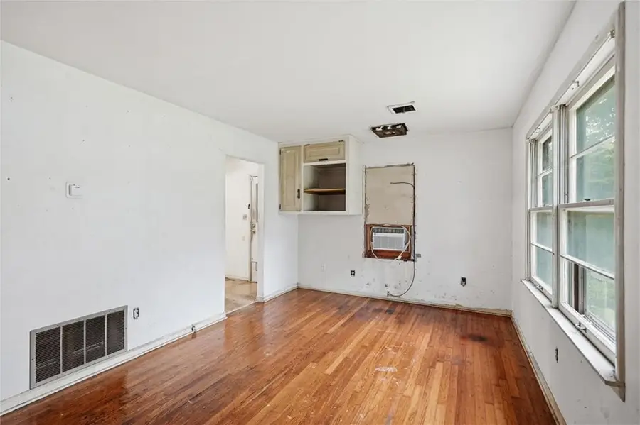 8012 S Benton Avenue, Kansas City, MO 64132 - #2