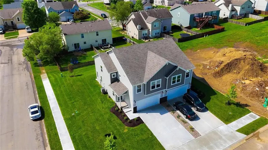 1411 S 4th Street E, Louisburg, KS 66053 - #2