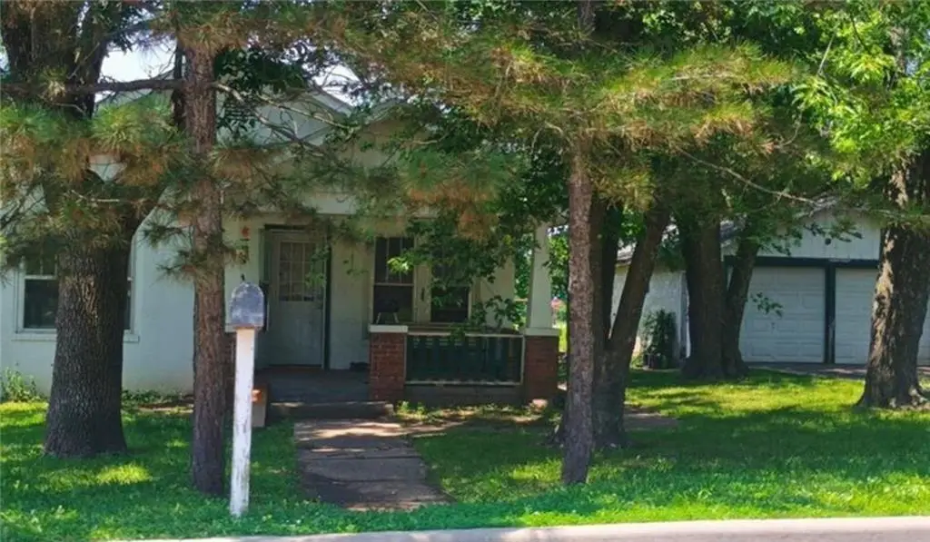 829 N West Street, Nevada, MO 64772 - #1