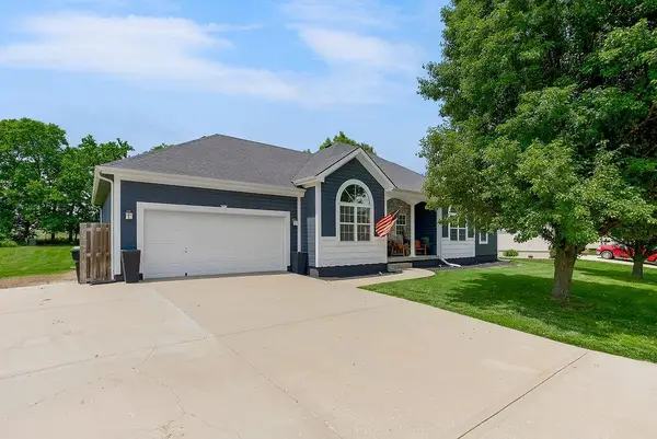 400 SW Horseplay Drive, Oak Grove, MO 64075