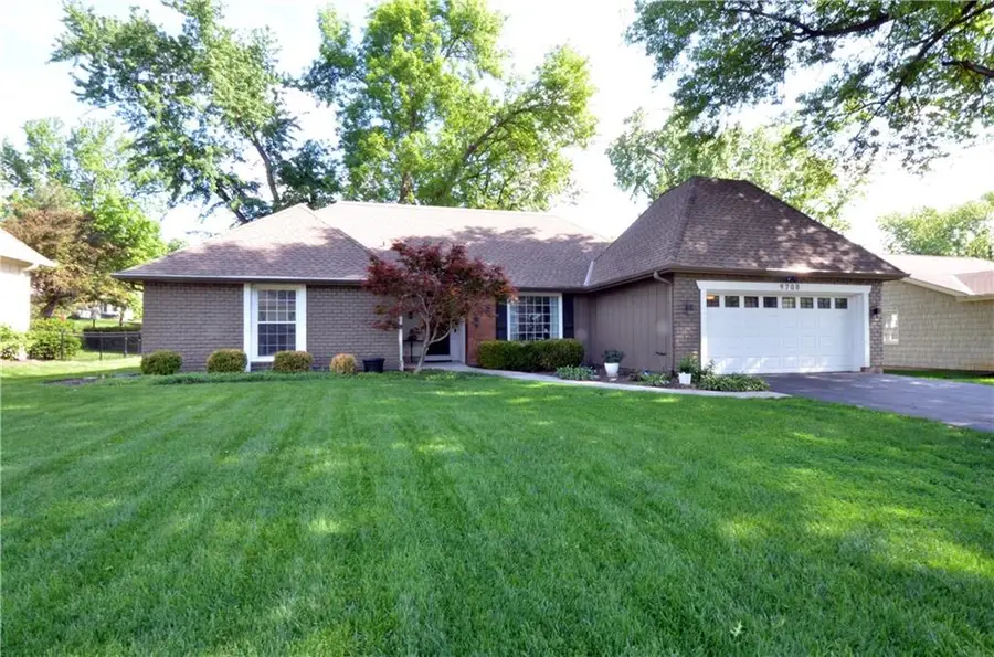 9708 W 105th Terrace, Overland Park, KS 66212 - #2