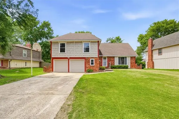 9726 Winslow Place, Kansas City, MO 64131