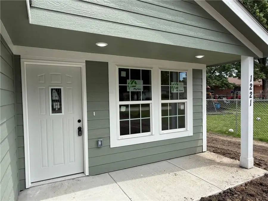 1221 S Maple Street, Ottawa, KS 66067 - #2