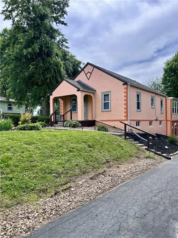 1816 S 40th Street, Saint Joseph, MO 64507 - #2