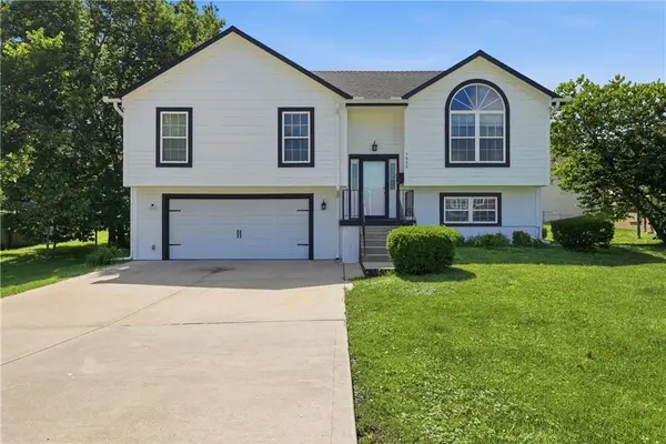 7902 Spring Valley Road, Raytown, MO 64138