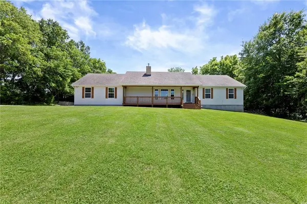 2925 Lowman Road, Smithville, MO 64089