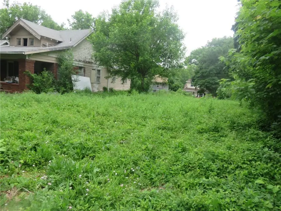 5215 Highland Avenue, Kansas City, MO 64110 - #3