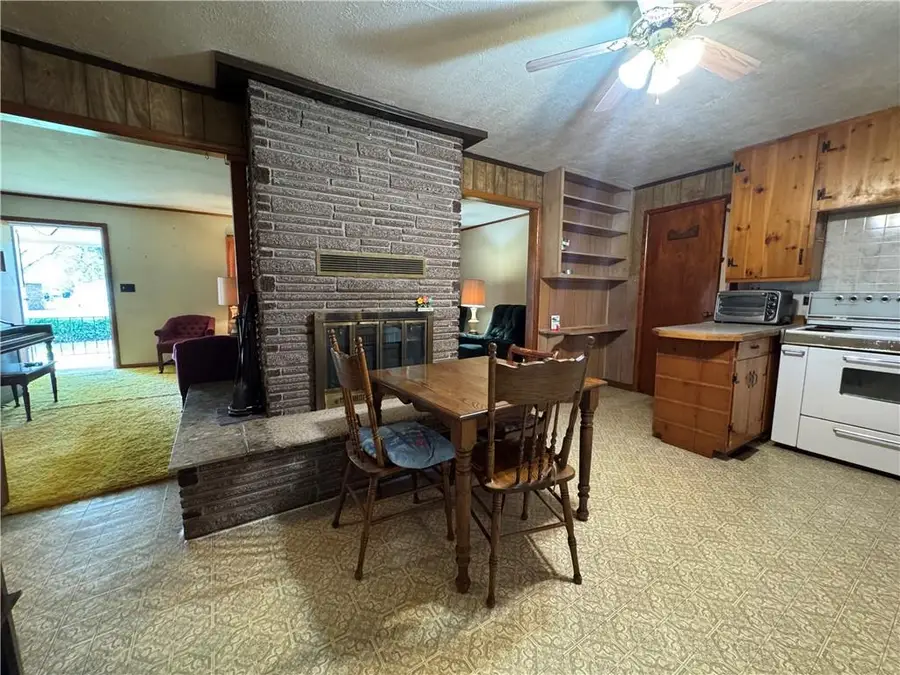 819 W Pine Street, Columbus, KS 66725 - #3