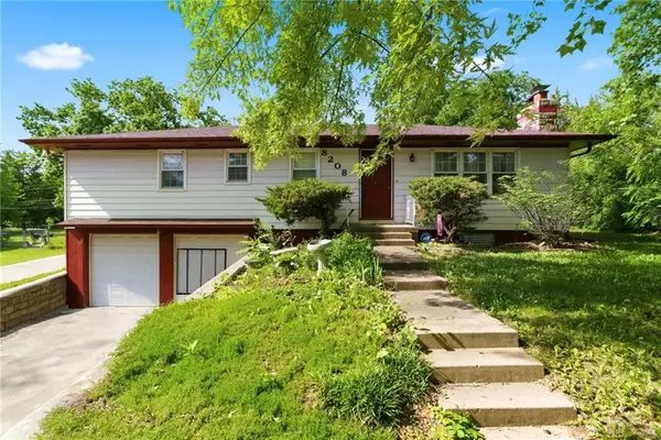 8208 E 79th Terrace, Kansas City, MO 64138