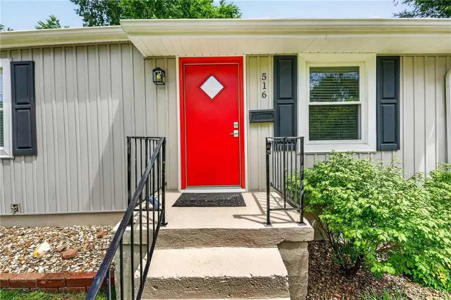 516 W 87th Terrace, Kansas City, MO 64114 - #2