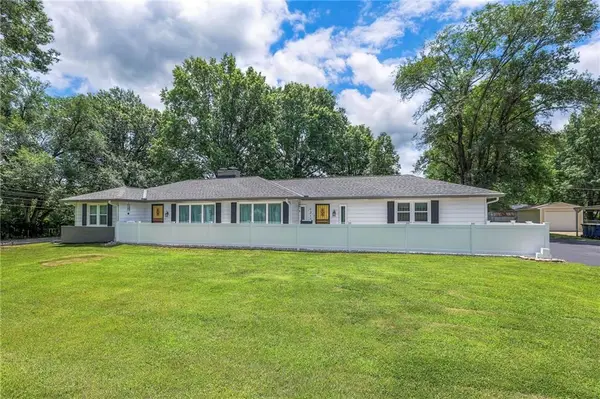 6215 Longview Road, Kansas City, MO 64134