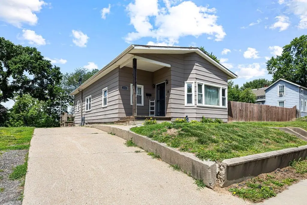1218 N 10th Street, Saint Joseph, MO 64501 - #1