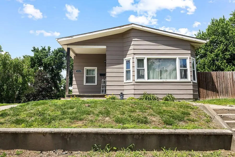 1218 N 10th Street, Saint Joseph, MO 64501 - #2