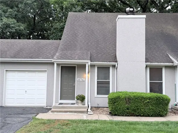 10761 Oakmont Street, Overland Park, KS 66210
