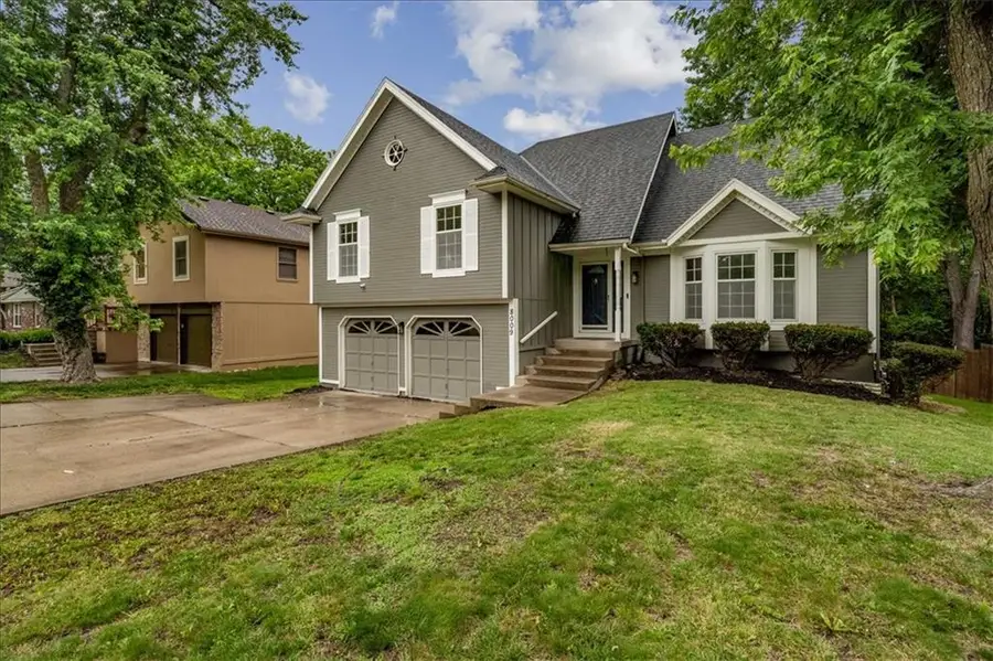 8009 E 96th Street, Kansas City, MO 64134 - #2