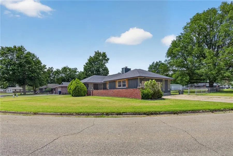 504 Sunset Circle, Columbus, KS 66725 - #2